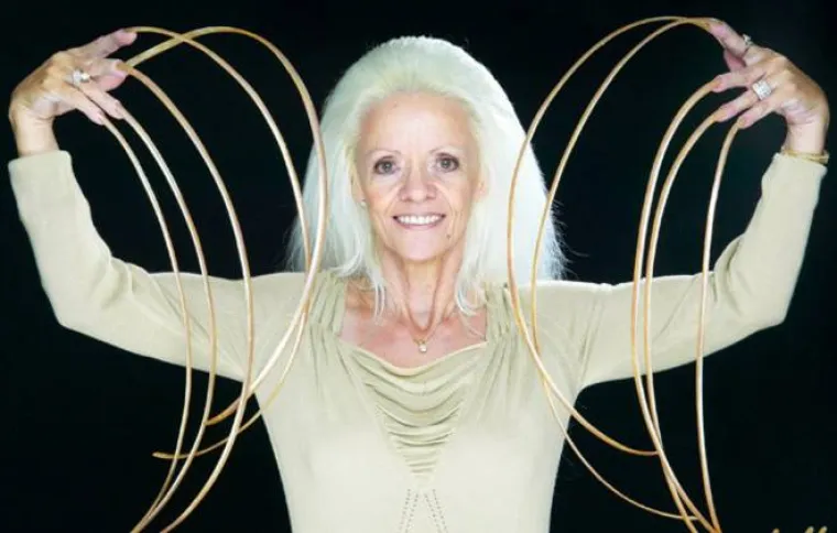 Lee Redmond imala je nokte duge 864 centimetra, koje je pu&scaron;tala od 1979. 2009. ih je izgubila u prometnoj nesreći.