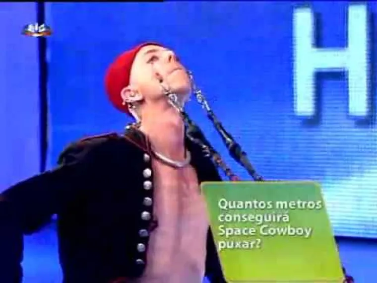 Chayne Hultgren može vući teret od 411 kilograma očnim dupljama.