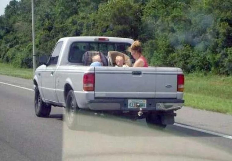 Odvažnost i brzopletost često znaju biti velika prepreka sigurnosti. U galeriji smo okupili neke od najvećih gre&scaron;nika u kategoriji sigurnosti na poslu, u prometu i u razonodi. Zbog čega sve su ljudi spremni riskirati život, svakako provjerite u nastavku, mogli biste se iznenaditi. Ne samo time zbog čega riskiraju nego i koliko malo uopće poduzimaju po pitanju sigurnosti, kao da je to atomska fizika.