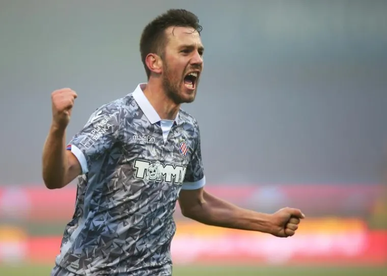 Najveći derbi hrvatskog nogometa, dvoboj između Dinama i Hajduka, igrao se u subotuu maglovitim uvjetima u Maksimiru