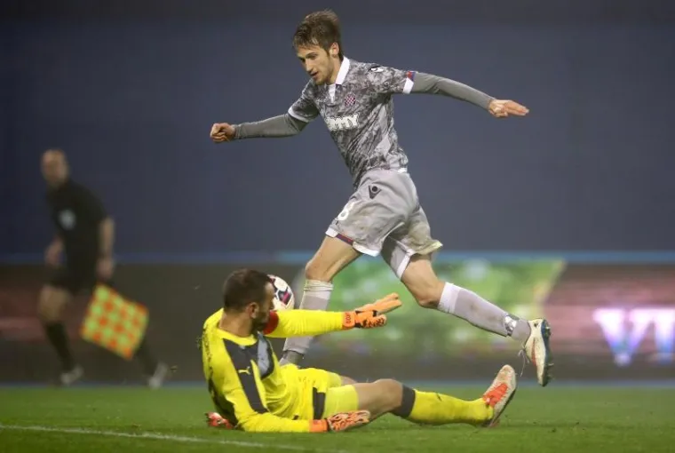 Najveći derbi hrvatskog nogometa, dvoboj između Dinama i Hajduka, igrao se u subotuu maglovitim uvjetima u Maksimiru