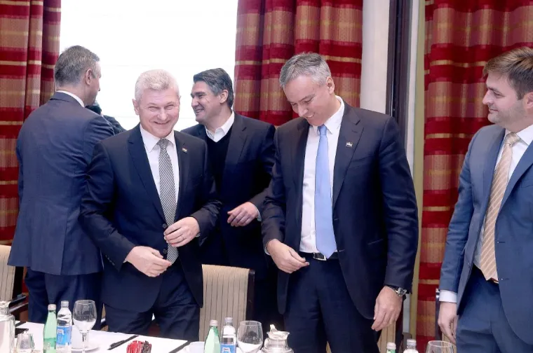 Iznenađujuće srdačan pozdrav Milanovića s Karamarkom i Brkićem