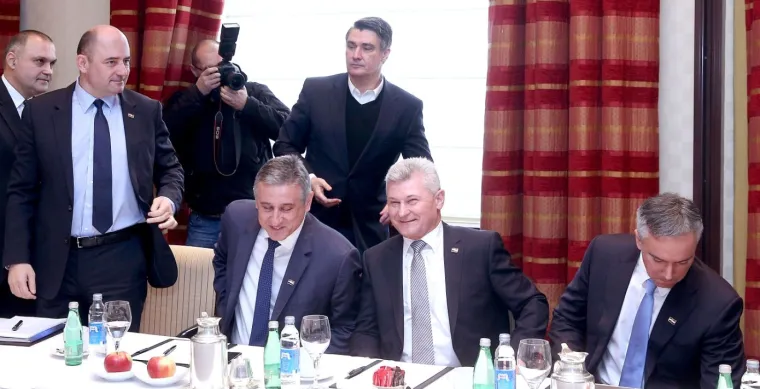 Iznenađujuće srdačan pozdrav Milanovića s Karamarkom i Brkićem