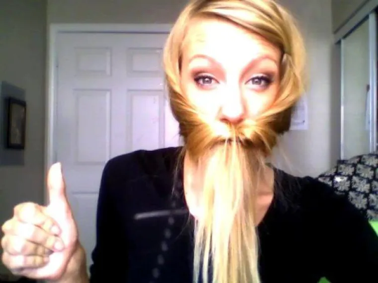 Mu&scaron;ke punđe bile su samo početak, sada imamo i bradate cure!