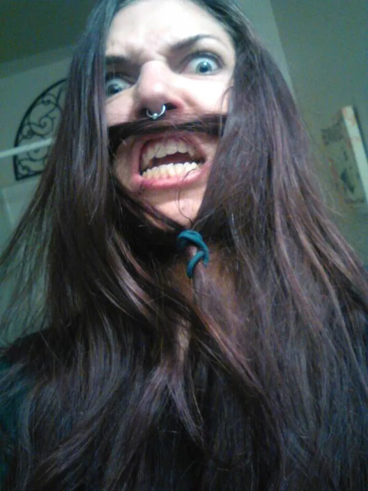 Mu&scaron;ke punđe bile su samo početak, sada imamo i bradate cure!