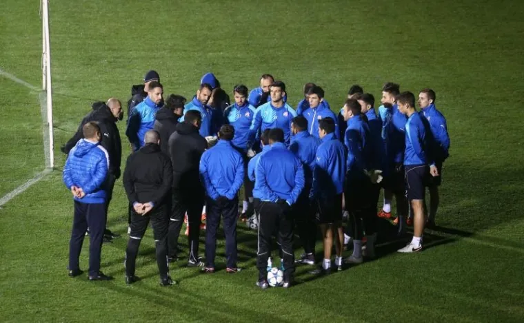 TRENING DINAMA UOČI BAYERNA: Guardiola na presici, Modri na travnjaku