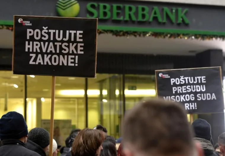 Razlog za ovaj prosvjed jest &scaron;to nekoliko banaka nije iz nacrta ugovora o konverzijama kredita izbacilo nepravilnosti.