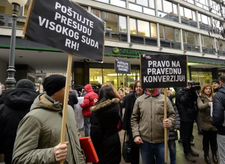 Članovi udruge Franak okupirali &scaron;altere poslovnice Sberbanke