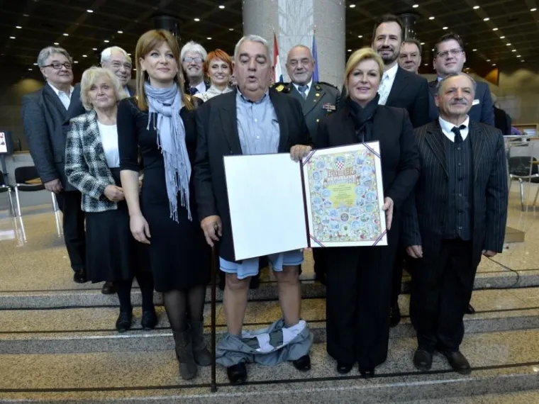BEZ HLAČA PRED PREDSJEDNICOM: Pogledajte najneugodniju situaciju milenija
