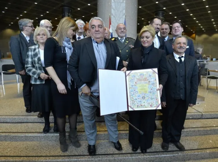 BEZ HLAČA PRED PREDSJEDNICOM: Pogledajte najneugodniju situaciju milenija