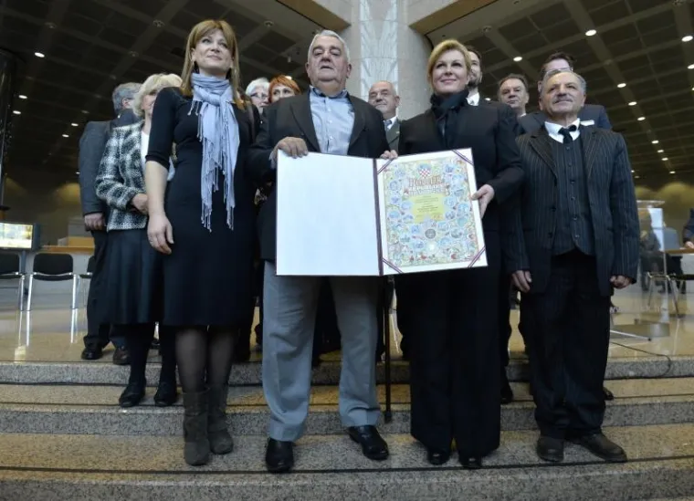 BEZ HLAČA PRED PREDSJEDNICOM: Pogledajte najneugodniju situaciju milenija