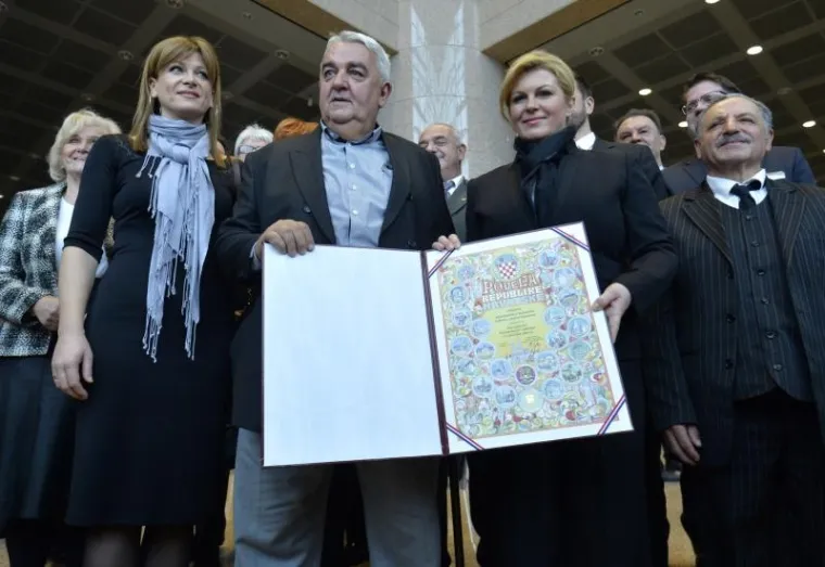 BEZ HLAČA PRED PREDSJEDNICOM: Pogledajte najneugodniju situaciju milenija