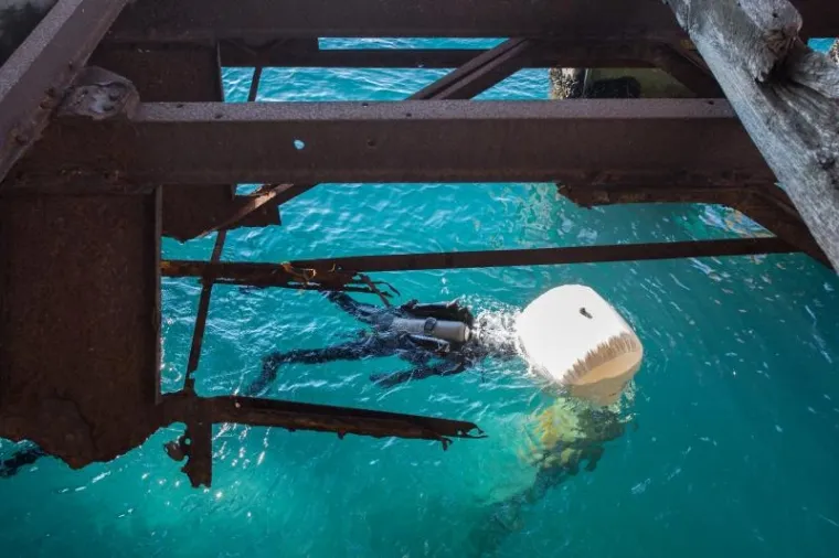 Ostaci jo&scaron; jednog torpeda izvučeni su iz mora u Rijeci, ovoga puta kod biv&scaron;e lansirne rampe za torpeda u sklopu nekada&scaron;nje tvornice Torpedo, gdje se proizvodilo ovo oružje.