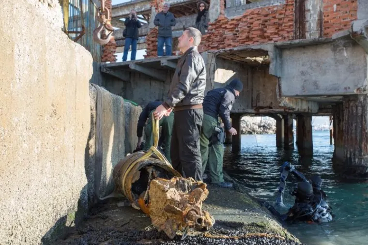 Uslijedit će či&scaron;ćenje i konzervacija te izlaganje na otvorenom prostoru u sklopu Muzeja grada Rijeke, među drugim torpedima i ostacima.