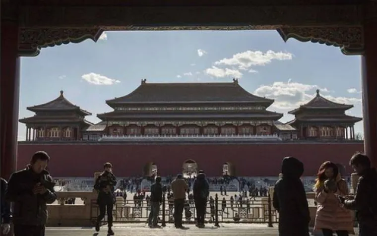 Stanje smoga u Pekingu stvarno je alarmantno, a slike iz galerije prikazuju kako grad izgleda istog prije i nakon prometne špice. Prizore koji stvarno šokiraju svakako pogledajte u nastavku.
