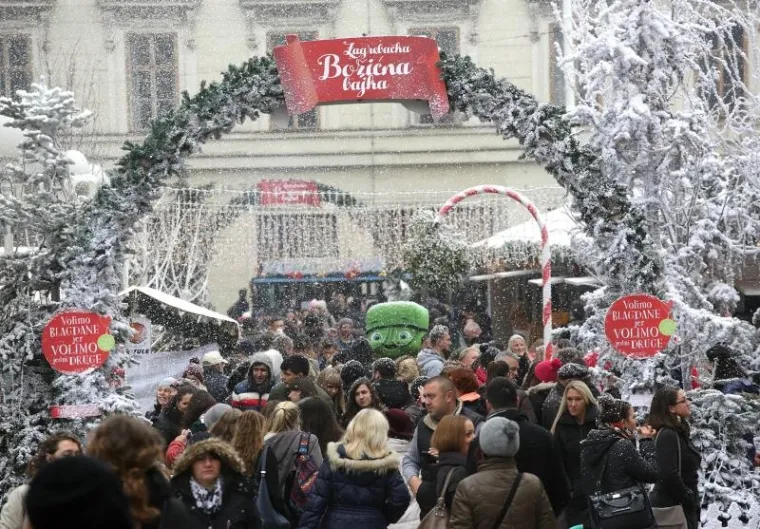 Portal ističe kako u vrijeme Adventa glavni grad Hrvatske živi u posebnom ozračju i da ga se jednostavno mora doživjeti.