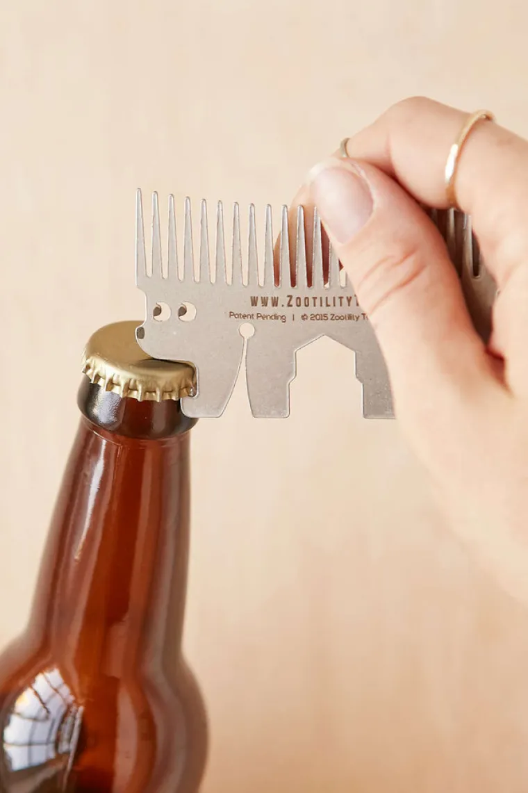 Otvarač koji je ujedno i češalj, odvijač, ključ...