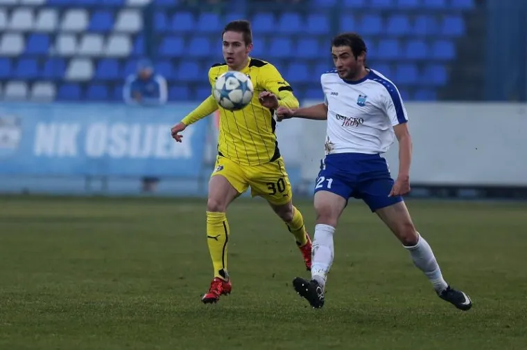 U 20. kolu 1. HNL Dinamo je u gostima u Gradskom vrtu svladao Osijek 1:0 pogotkom Marka Pjace.U drugom poluvremenu utakmicu je obilježila gusta magla