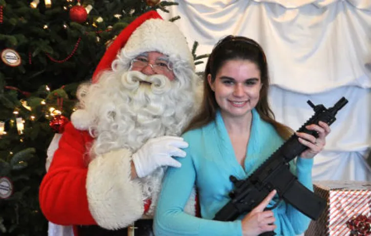 Djedice iz galerije u velikim su problemima i ako postoji Djed Mraz koji daruje druge Djedice, onda smo sigurni da će se svi iz galerije naći na popisu zločestih Djedova. Pogledajte kako izgledaju Djedovi kojima se nikako ne biste htjeli naći u krilu, a jo&scaron; manje bi bilo poželjno da vam noću lunjaju kućom.