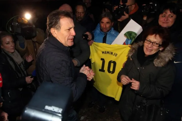 Zdravka Mamića ispred zatvora dočekalo odu&scaron;evljeno mno&scaron;tvo