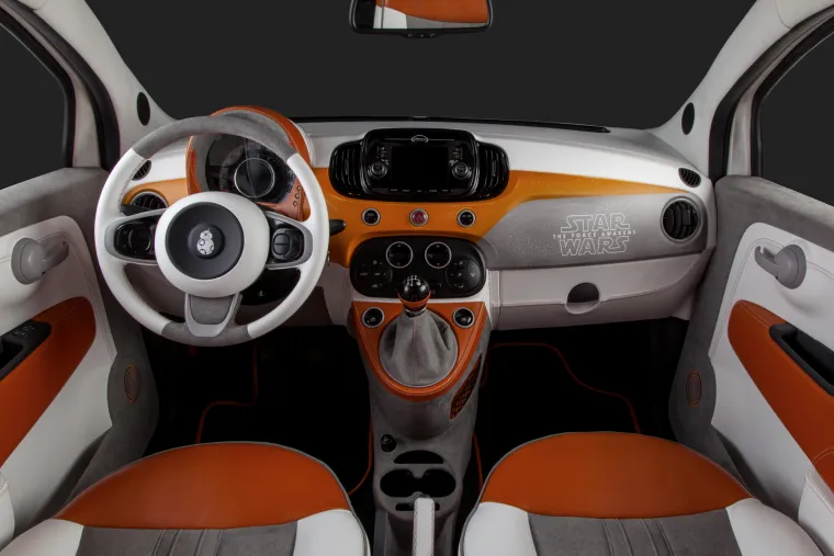 Automobili su oblijpljeni posebnim folijama otpornim na oštećenja.