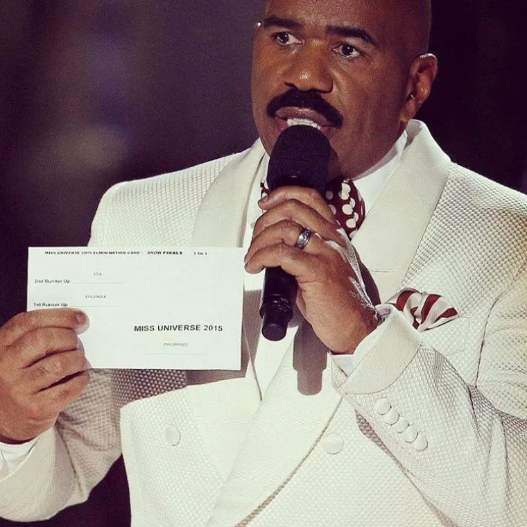 Voditelj programa Emmy Steve Harvey napravio je kardinalnu pogrešku proglasivši prvo Miss Kolumbije Adriadnu Gutirrez- Arevalo za Miss Universe 2015.