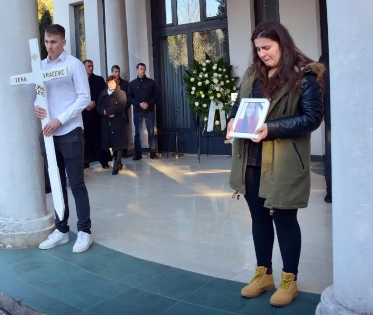 POGINULI STUDENTI: Bol i suze na ispraćaju u Mostaru