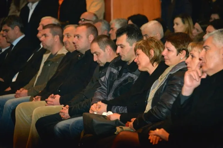 POGINULI STUDENTI: Bol i suze na ispraćaju u Mostaru