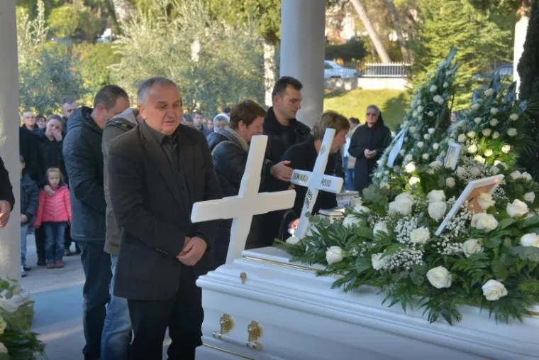 POGINULI STUDENTI: Bol i suze na ispraćaju u Mostaru