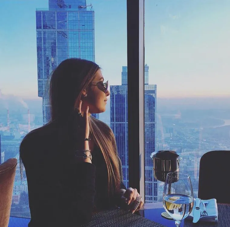 Za razliku od Garage, Sixty je restoran s predivnim pogledom kojeg si mogu priu&scaron;titi samo rijetki, a noću se pretvara u elitni klub. Kažu da djevojke svraćaju tamo kako bi se bogato udale.