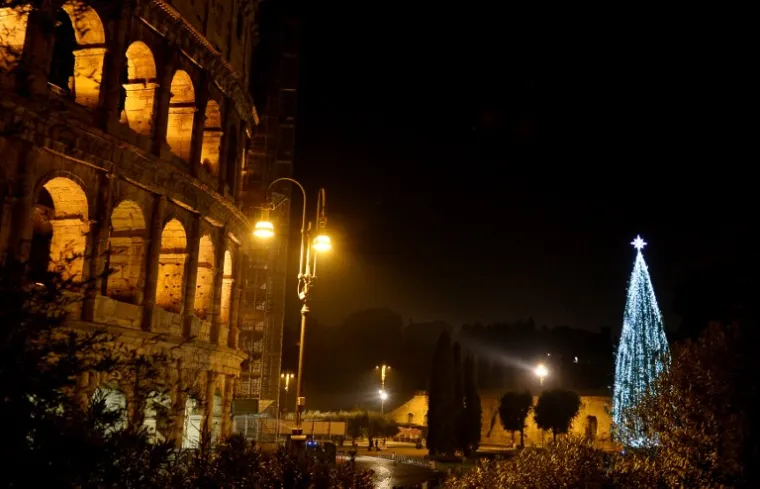 Božićna jelka u Rimu, Italija.
