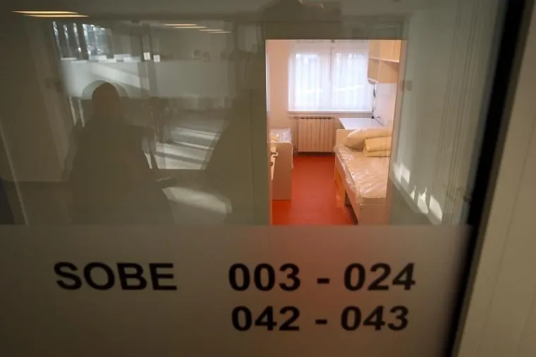 U Studentskom domu Stjepan Radić u srijedu je obilježen završetak radova na rekonstrukciji studentskih naselja Stjepan Radić i Cvjetno. Novouređene sobe imat će i hladnjak i bežični internet. Riječ je o ulaganju od 300 milijuna kuna. Useljenje počinje 4. siječnja.