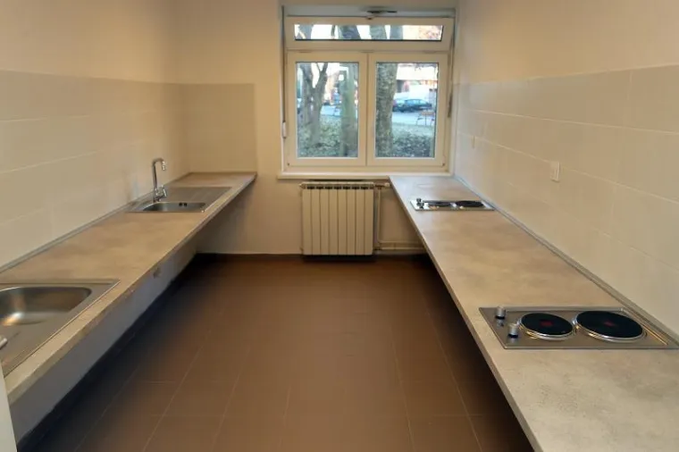 U Studentskom domu Stjepan Radić u srijedu je obilježen završetak radova na rekonstrukciji studentskih naselja Stjepan Radić i Cvjetno. Novouređene sobe imat će i hladnjak i bežični internet. Riječ je o ulaganju od 300 milijuna kuna. Useljenje počinje 4. siječnja.