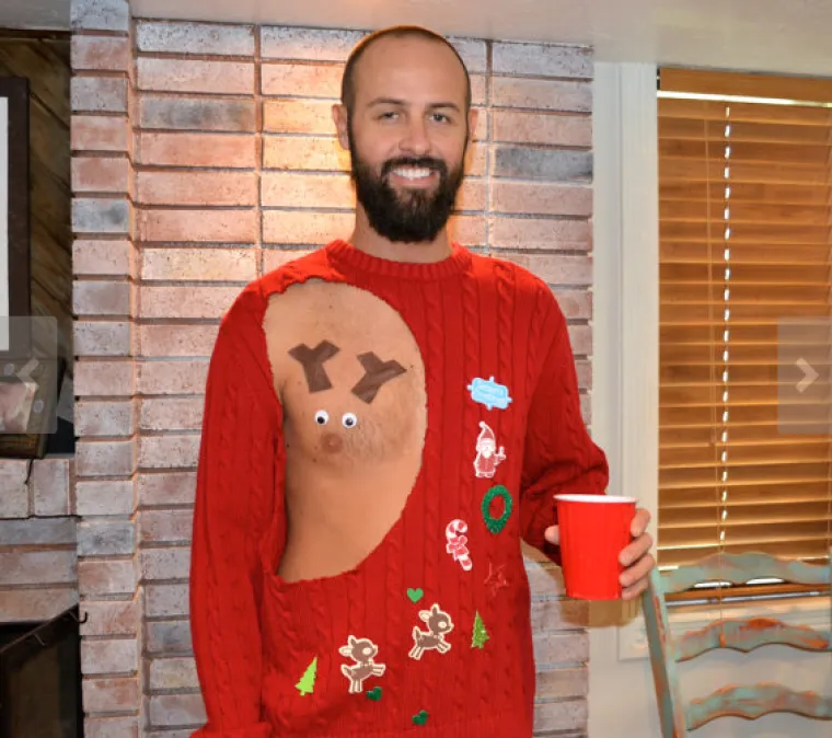 Poku&scaron;avaju svom silom ugurati svoje grudi u Božić i dobro im ide