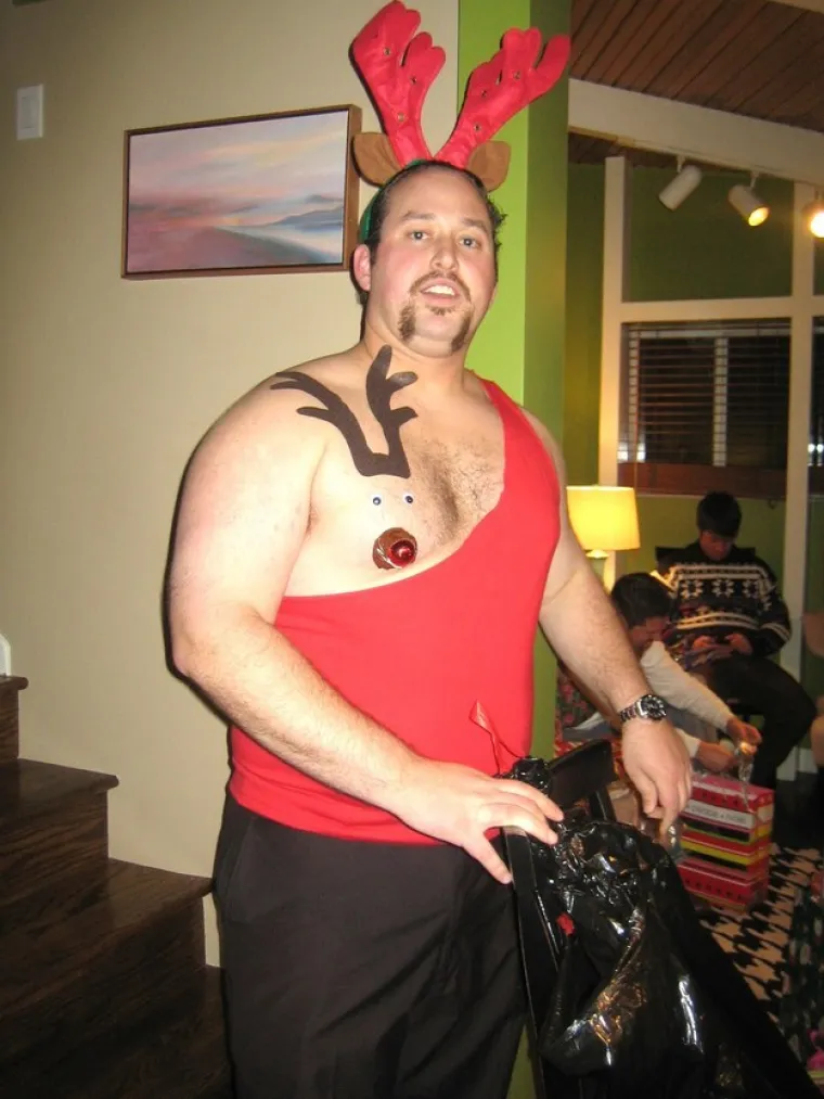 Poku&scaron;avaju svom silom ugurati svoje grudi u Božić i dobro im ide