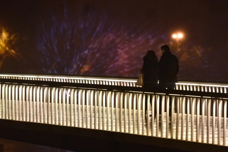 SPEKTAKULARAN PRIZOR: Zadrani uživaju u hologramskom prikazu jelke