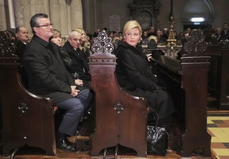 Predsjednica Kolinda Grabar Kitarović misu je pratila u društvu Milana Bandića, novog mandatar Tihomira Oreškovića.