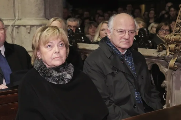 Polnoćku je pratio i bivši predsjednik Sabora Josip Leko u pratnji supruge Biserke.