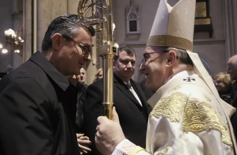 POLNOĆKA U ZAGREBU: Evo koji su političari bili na misi u Zagrebačkoj katedrali