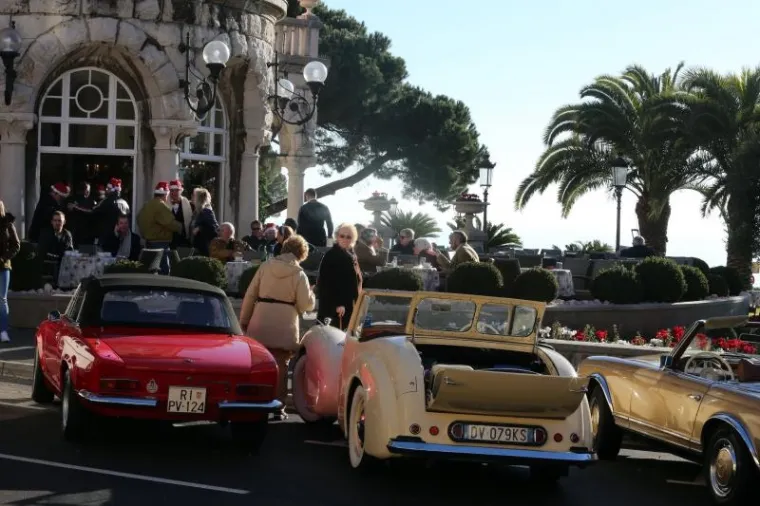 Turisti su odu&scaron;evljeno gledali stare ljepotane na predivnom vremenu.