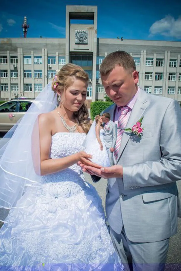 Neukus nekih parova jednostavno grize za oči, njihove vjenčane slike teško je gledati