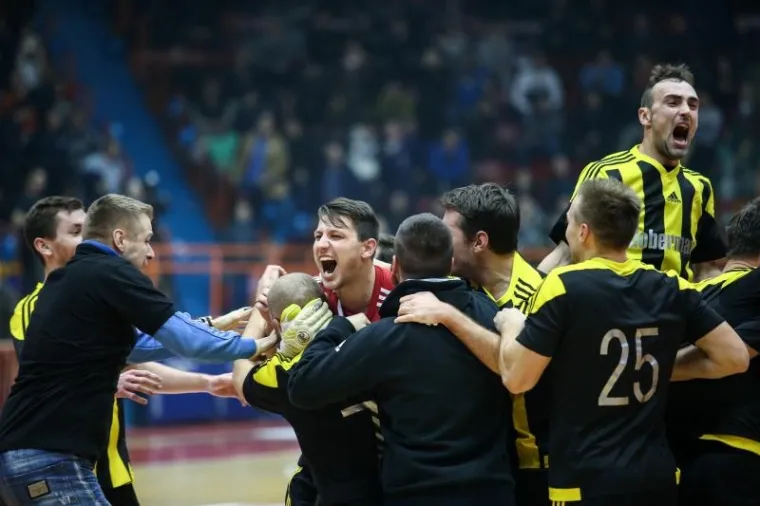 Na 45. izdanju legendarnog malonogometnog turnira Kutija &scaron;ibica slavila je momčad CB Dobermann koja je u finalu s 1:0 pobijedila Big Bang Team