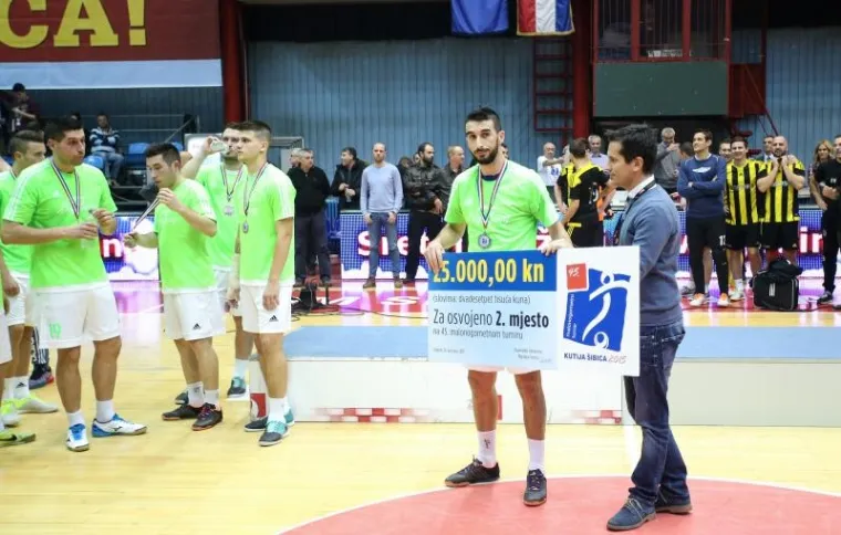 Na 45. izdanju legendarnog malonogometnog turnira Kutija &scaron;ibica slavila je momčad CB Dobermann koja je u finalu s 1:0 pobijedila Big Bang Team