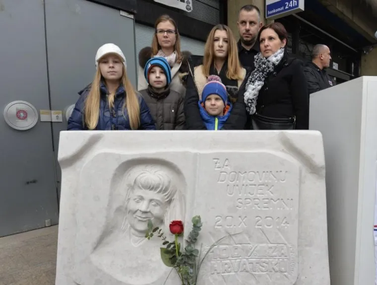 Nevenka Topalušić (60), majka četvero djece, bila je pripadnica 2. gardijske brigade HV-a "Gromovi" i 100-postotni hrvatski ratni vojni invalid prve skupine.  (Hina)