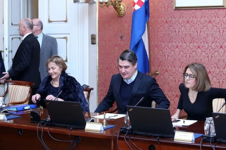 Neobično dobro raspoloženje na sjednici Vlade u odlasku