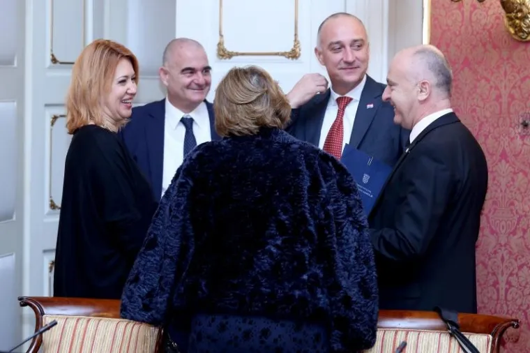 Neobično dobro raspoloženje na sjednici Vlade u odlasku