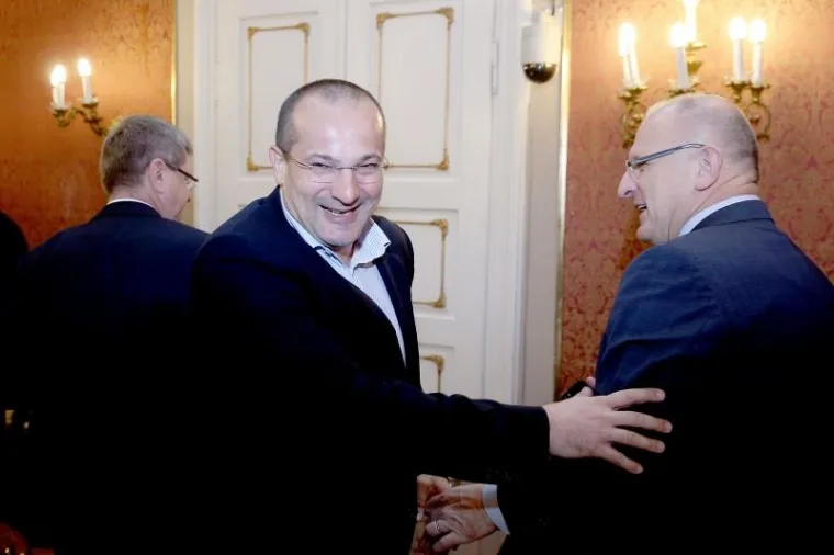 Neobično dobro raspoloženje na sjednici Vlade u odlasku