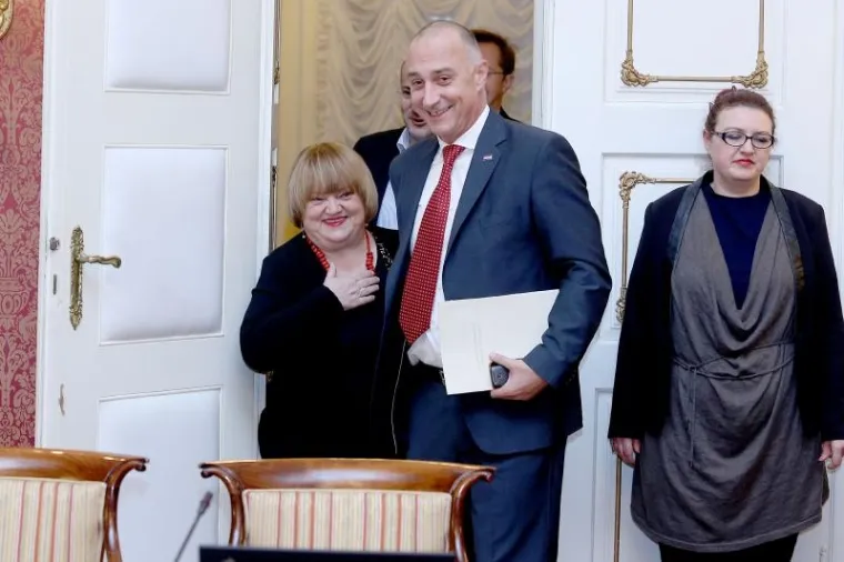 Neobično dobro raspoloženje na sjednici Vlade u odlasku