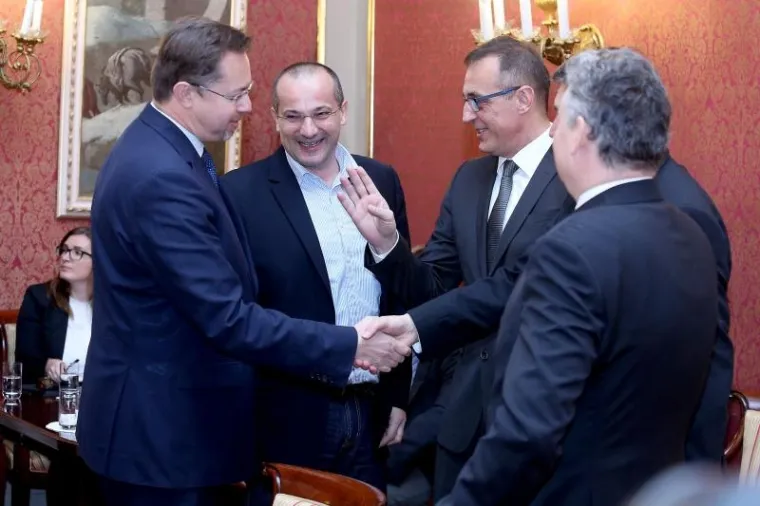 Neobično dobro raspoloženje na sjednici Vlade u odlasku