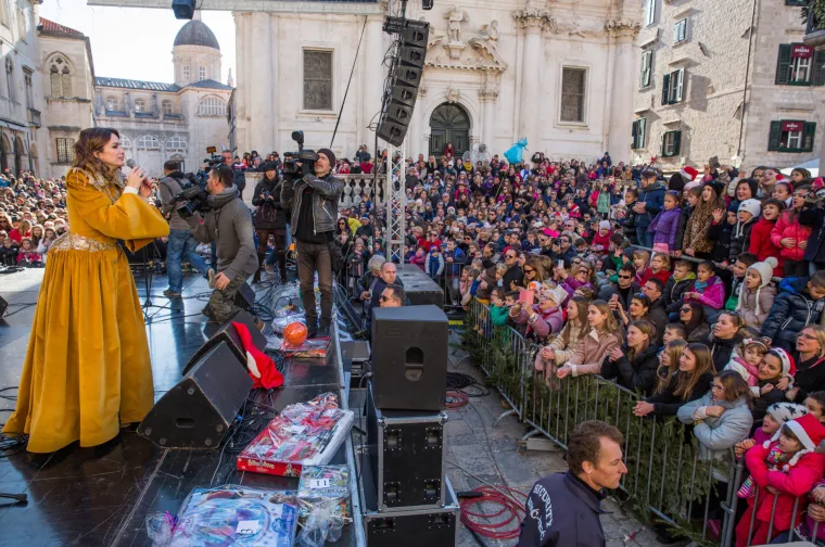 Severina zapjevala najmlađoj publici na dječjem dočeku Nove godine